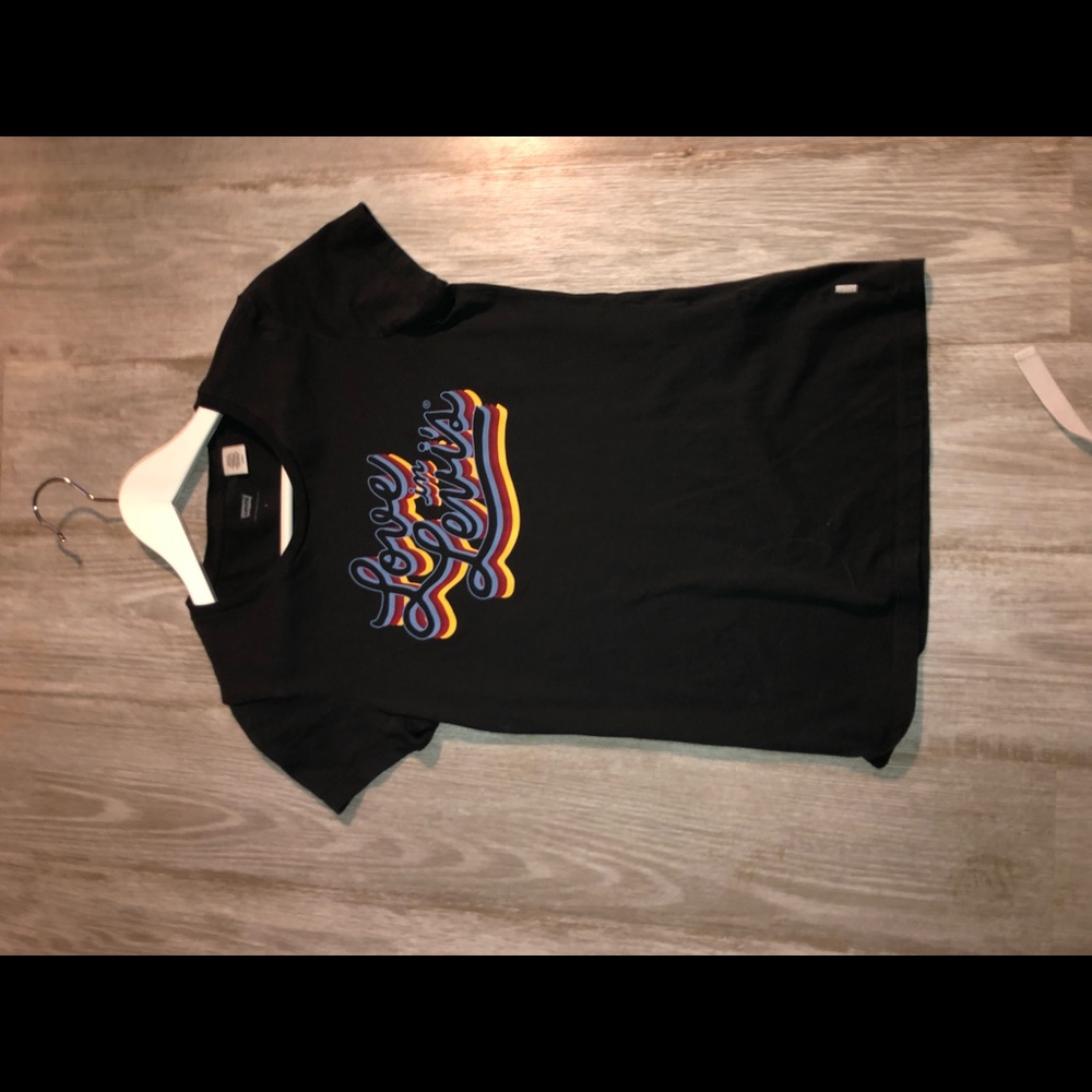 Levi’s tee